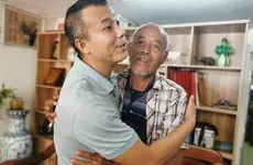 一别25年，志愿者助力父子广州团聚