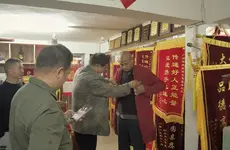 流浪十余载，广州志愿者助他踏上回家路