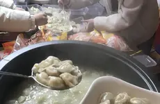 冬至派饺子，联动机制将冬日的温暖送到街友手中