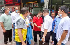 父子矛盾他在外面流浪十年 尚丙辉团队为他铺就回家路