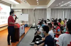 志愿者们齐齐学习急救技能 尚丙辉：通过专业知识来提高志愿服务水平