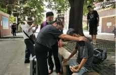 一别13年，相见泪涟涟！广州志愿者帮流浪男子回家